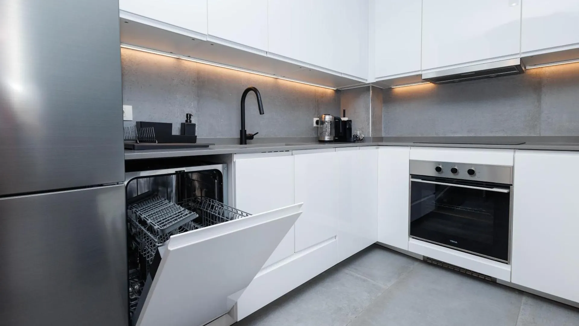 Modern 2 Bed Sea View Apartment Pool Access Адехе