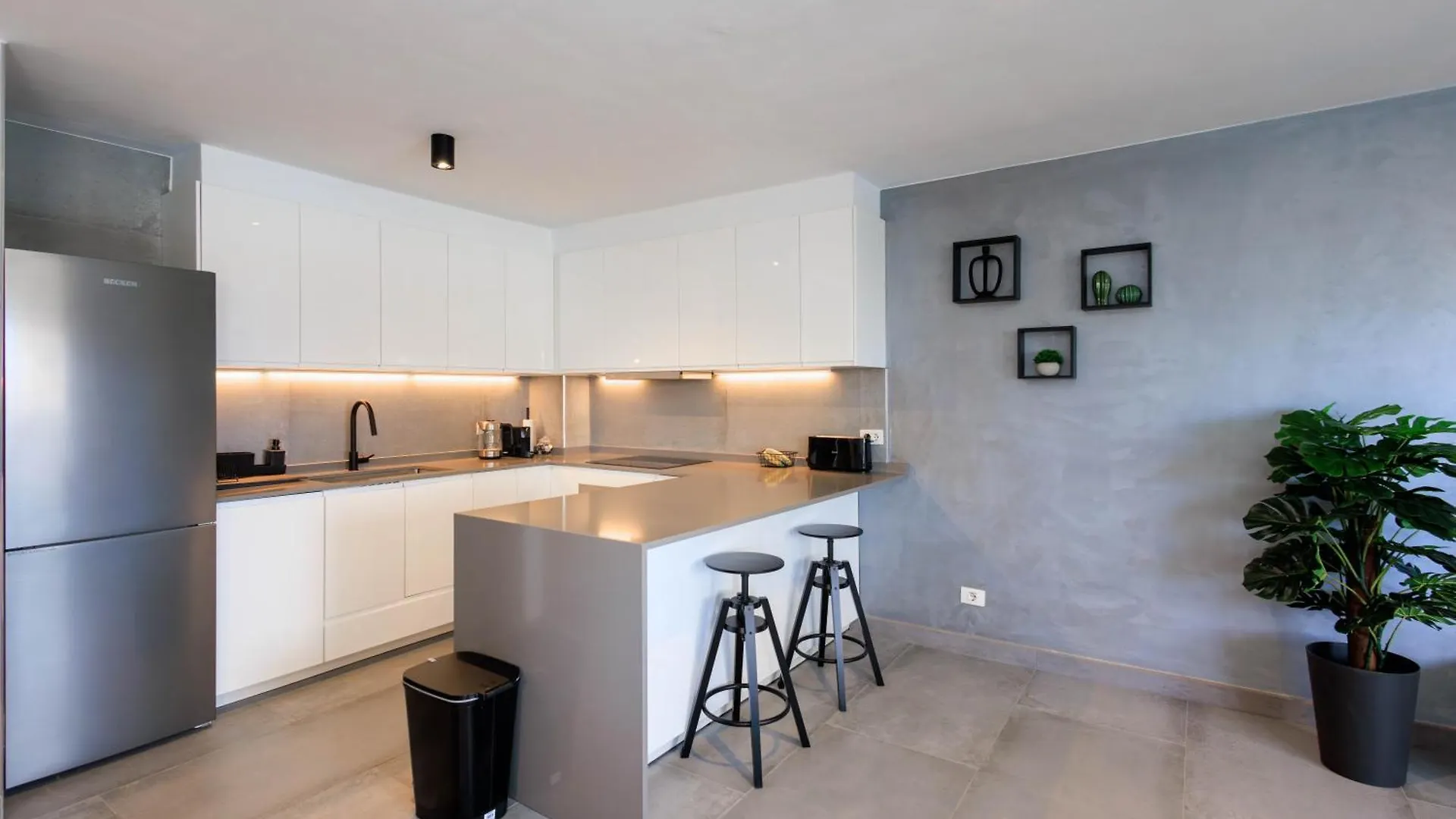 Modern 2 Bed Sea View Apartment Pool Access Адехе Испания